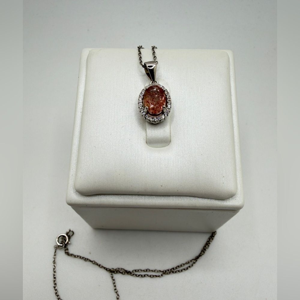 NWOT 9x6mm, oval cut Strawberry Quartz w/ halo of cz‎ diamonds, 925 necklace!
